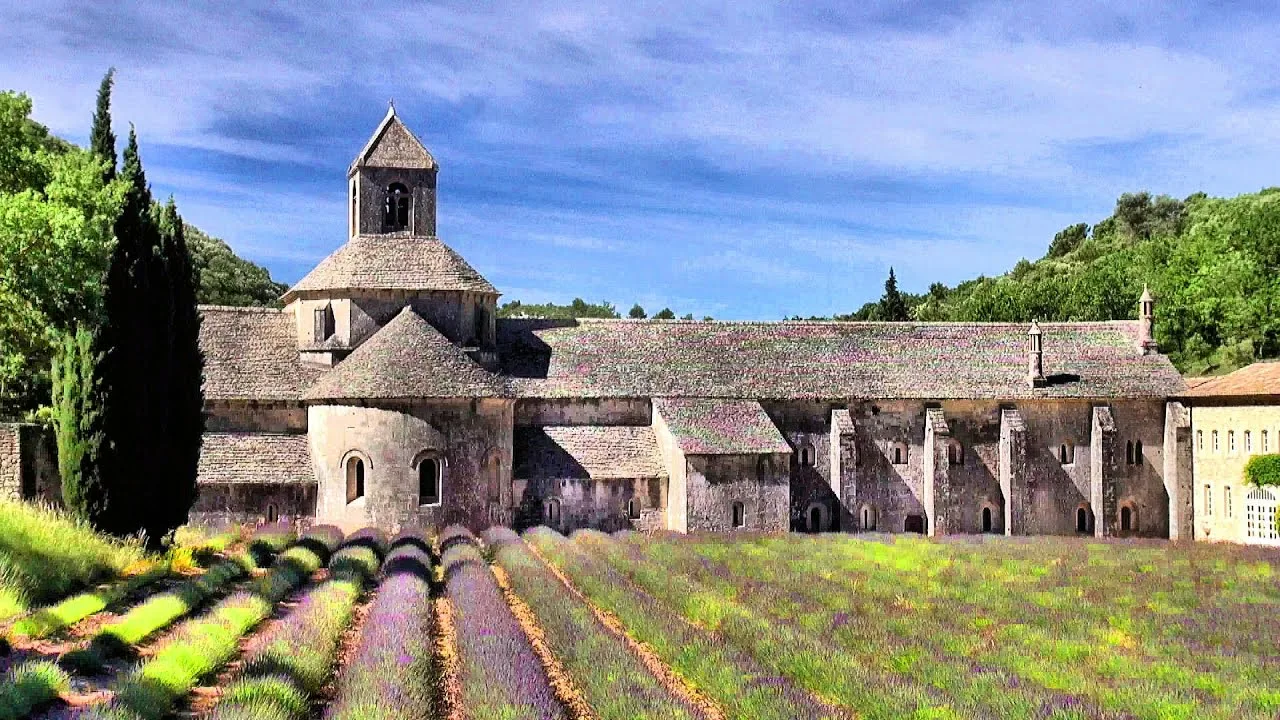 Notre pépinière en Provence avec serres traditionnelles
